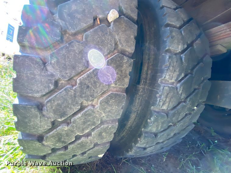 image for item HE9817 1999 GMC C7500  bucket truck