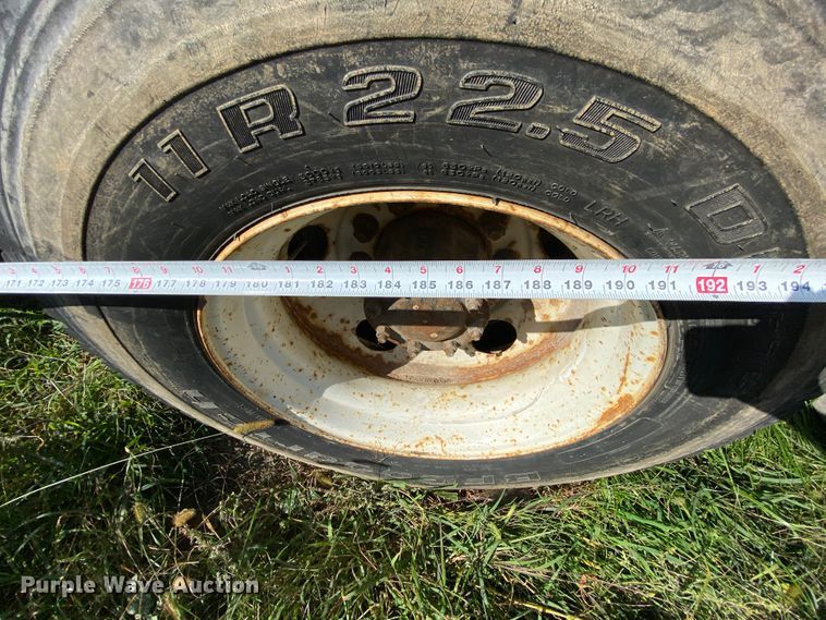 image for item HE9817 1999 GMC C7500  bucket truck