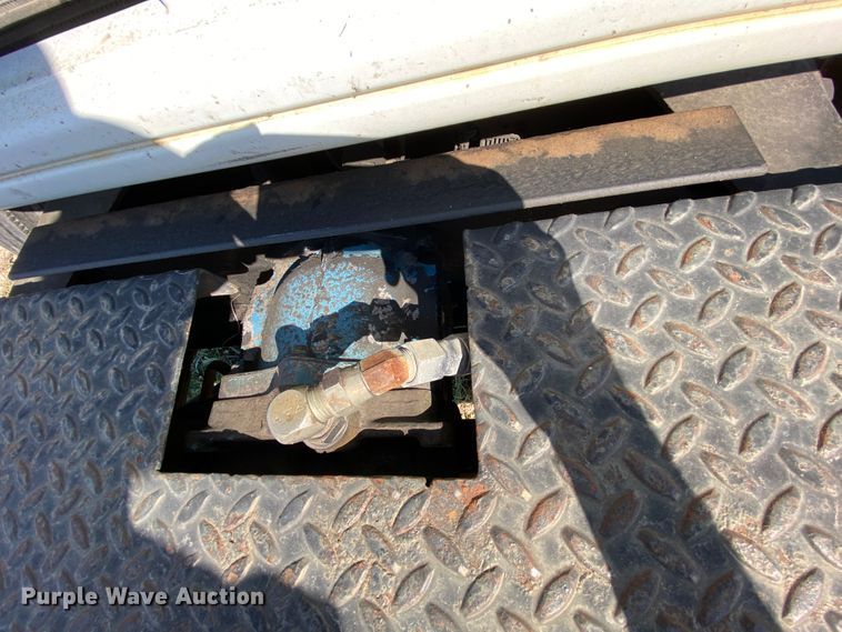 image for item HE9817 1999 GMC C7500  bucket truck