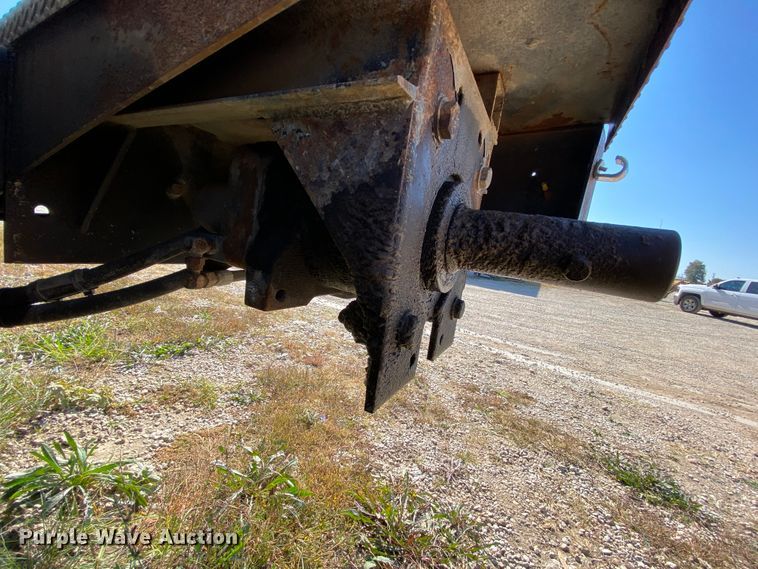 image for item HE9817 1999 GMC C7500  bucket truck