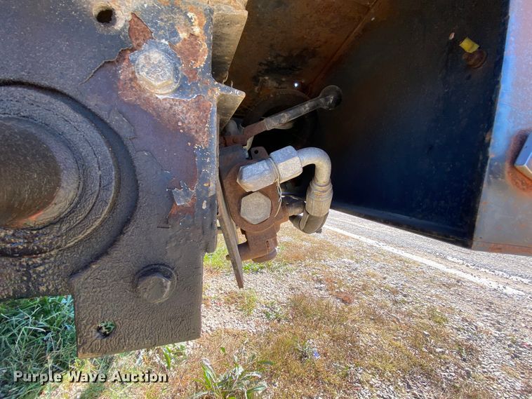 image for item HE9817 1999 GMC C7500  bucket truck