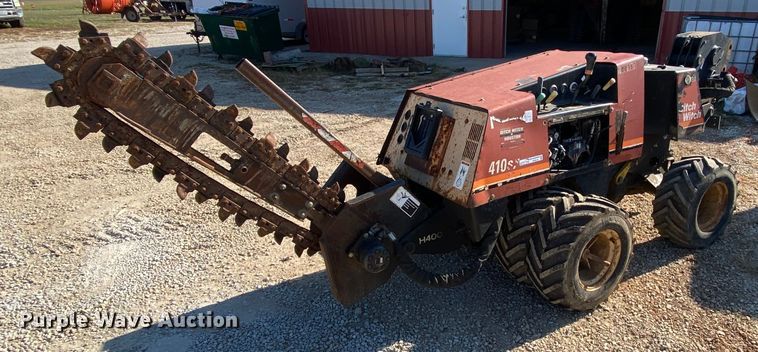 image for item HE9818 1999 Ditch Witch 410SXD  trencher