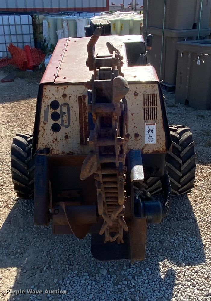 image for item HE9818 1999 Ditch Witch 410SXD  trencher