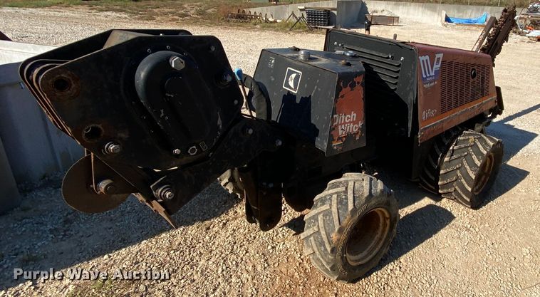image for item HE9818 1999 Ditch Witch 410SXD  trencher