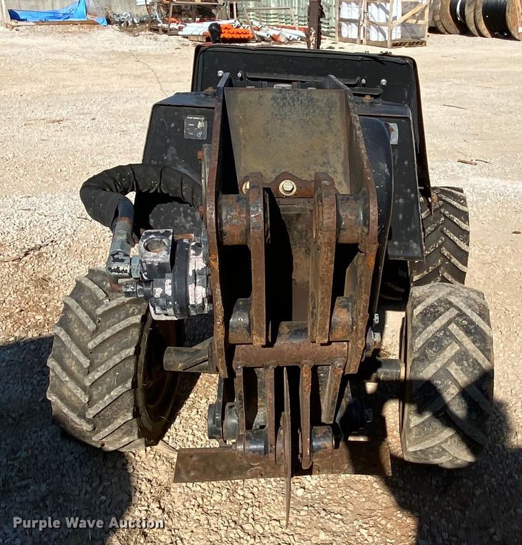 image for item HE9818 1999 Ditch Witch 410SXD  trencher