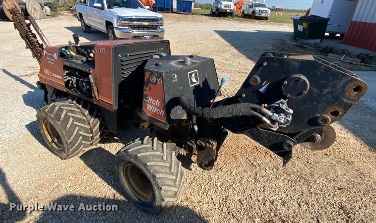 image for item HE9818 1999 Ditch Witch 410SXD  trencher