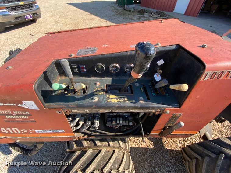 image for item HE9818 1999 Ditch Witch 410SXD  trencher
