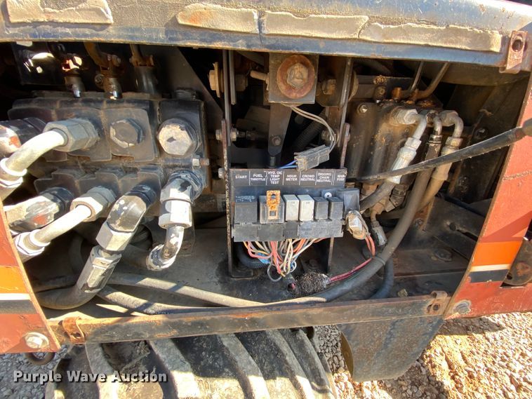 image for item HE9818 1999 Ditch Witch 410SXD  trencher