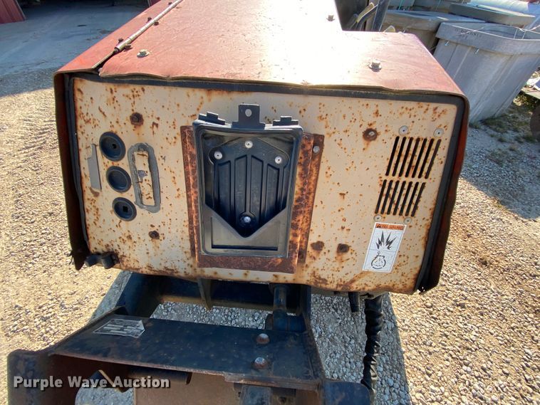 image for item HE9818 1999 Ditch Witch 410SXD  trencher