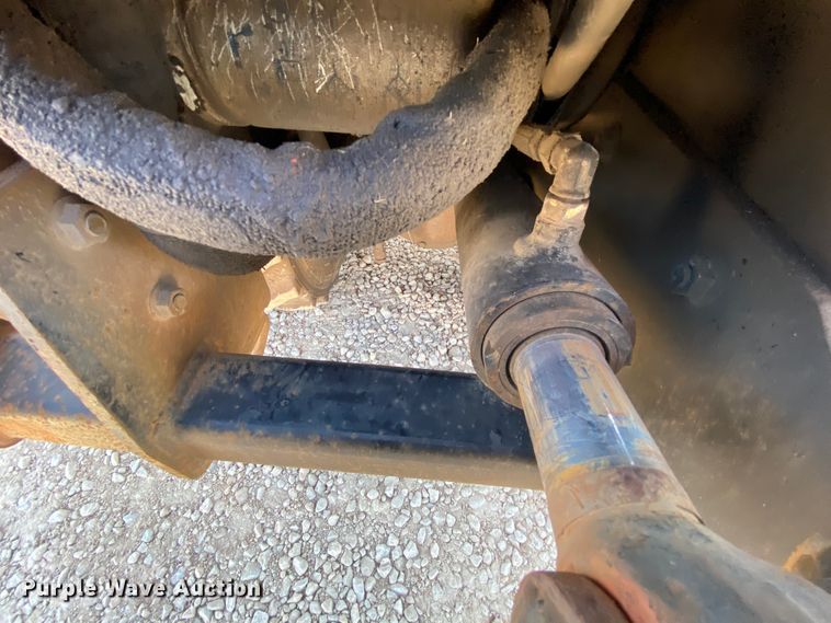 image for item HE9818 1999 Ditch Witch 410SXD  trencher