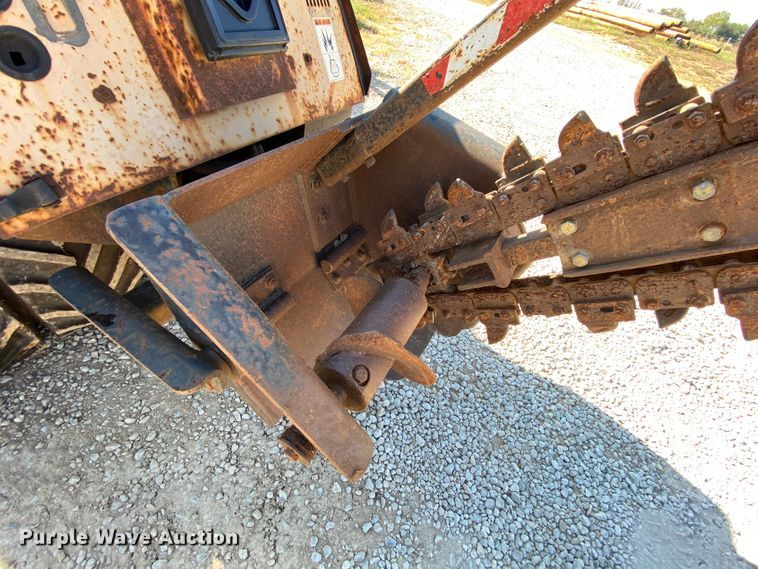 image for item HE9818 1999 Ditch Witch 410SXD  trencher