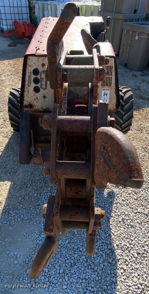 image for item HE9818 1999 Ditch Witch 410SXD  trencher