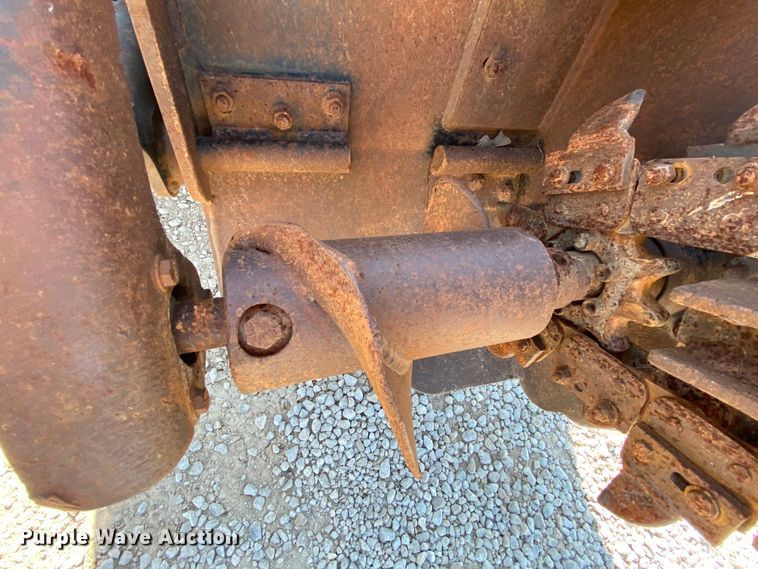 image for item HE9818 1999 Ditch Witch 410SXD  trencher