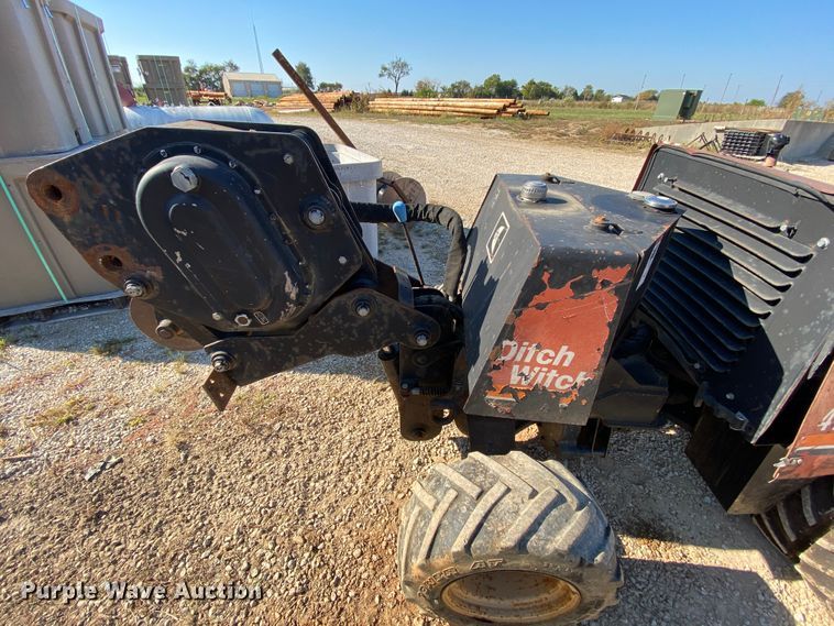 image for item HE9818 1999 Ditch Witch 410SXD  trencher