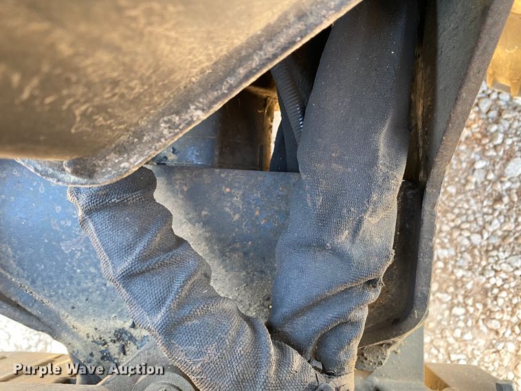 image for item HE9818 1999 Ditch Witch 410SXD  trencher