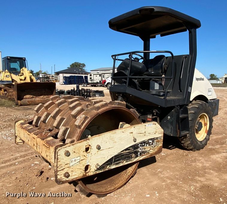 image for item HE9834 2005 Ingersoll Rand SD-70D TF  vibratory single drum roller