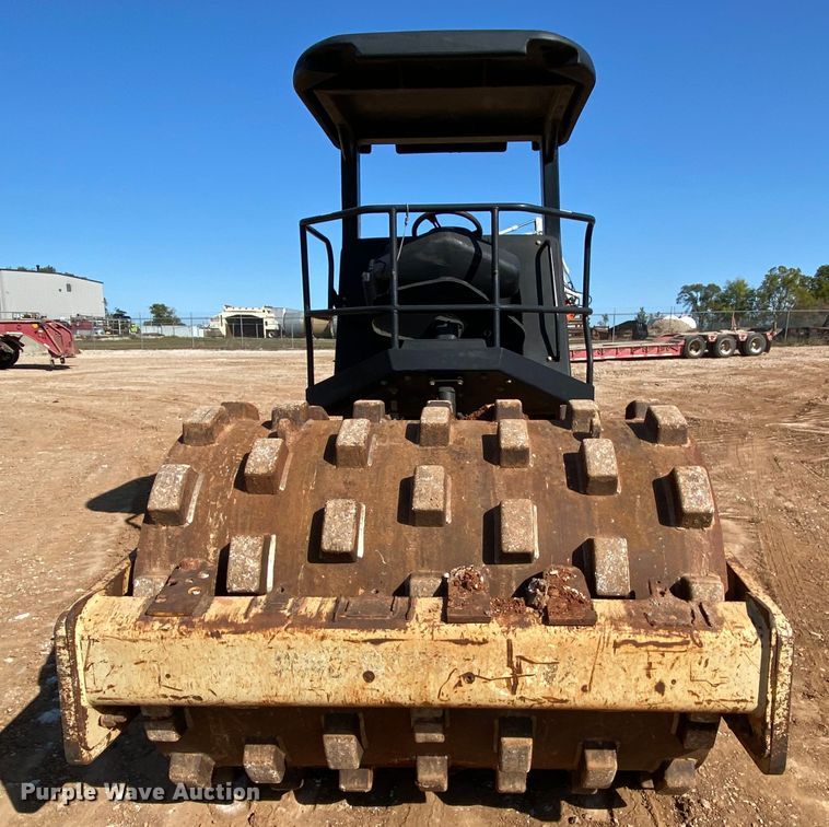 image for item HE9834 2005 Ingersoll Rand SD-70D TF  vibratory single drum roller