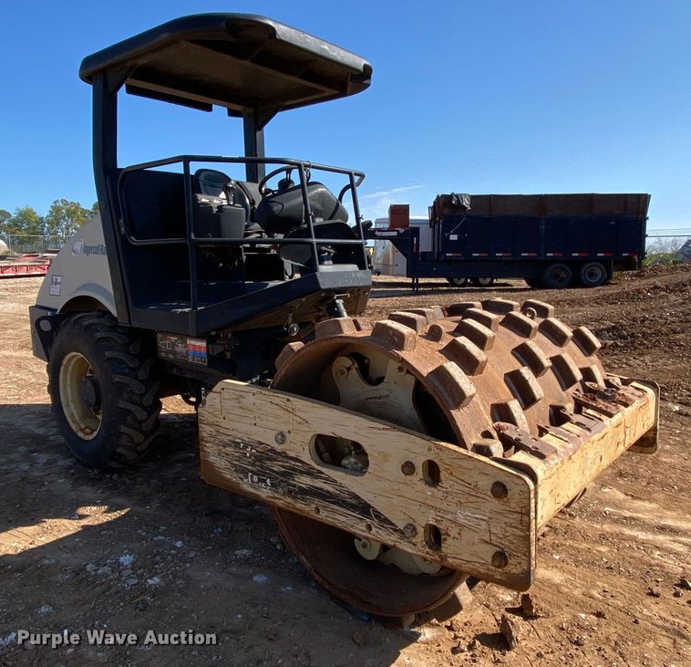 image for item HE9834 2005 Ingersoll Rand SD-70D TF  vibratory single drum roller