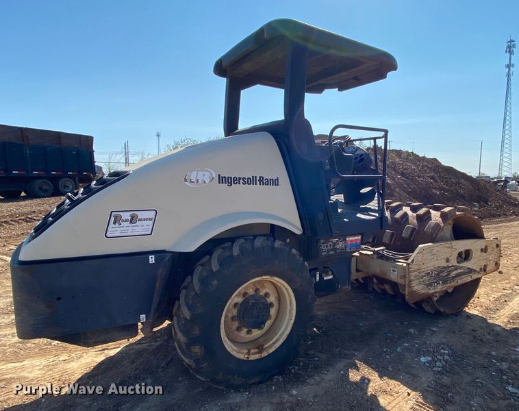 image for item HE9834 2005 Ingersoll Rand SD-70D TF  vibratory single drum roller
