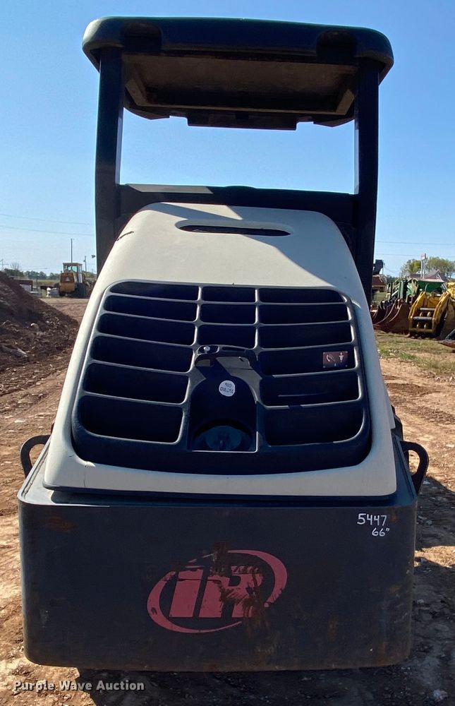 image for item HE9834 2005 Ingersoll Rand SD-70D TF  vibratory single drum roller