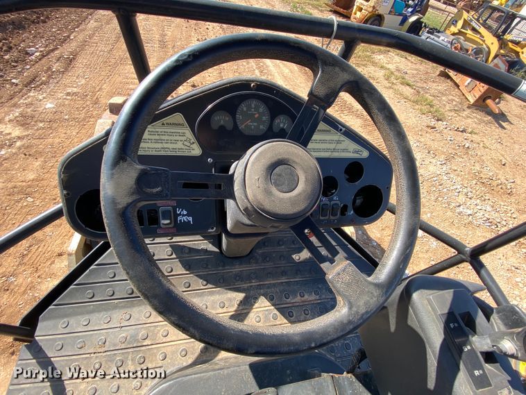 image for item HE9834 2005 Ingersoll Rand SD-70D TF  vibratory single drum roller