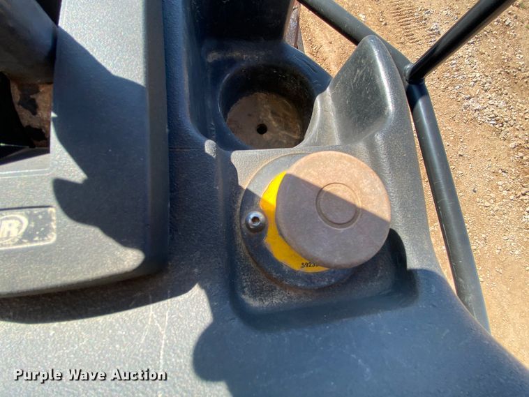 image for item HE9834 2005 Ingersoll Rand SD-70D TF  vibratory single drum roller