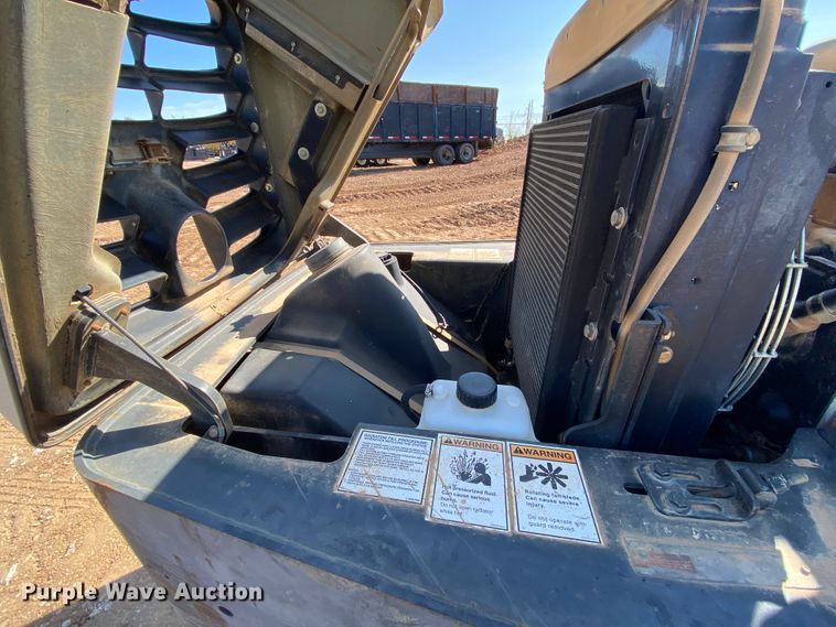 image for item HE9834 2005 Ingersoll Rand SD-70D TF  vibratory single drum roller