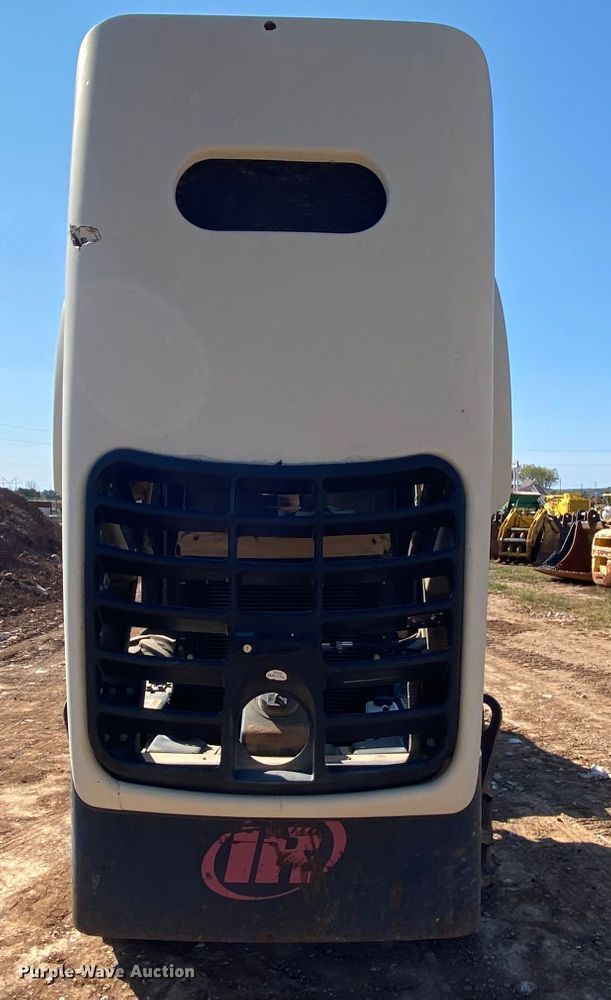 image for item HE9834 2005 Ingersoll Rand SD-70D TF  vibratory single drum roller