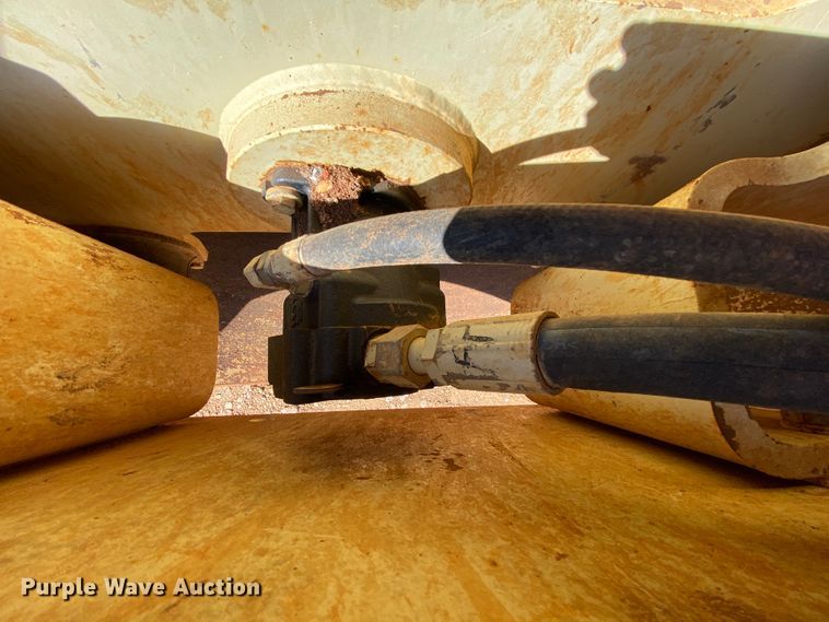 image for item HE9834 2005 Ingersoll Rand SD-70D TF  vibratory single drum roller