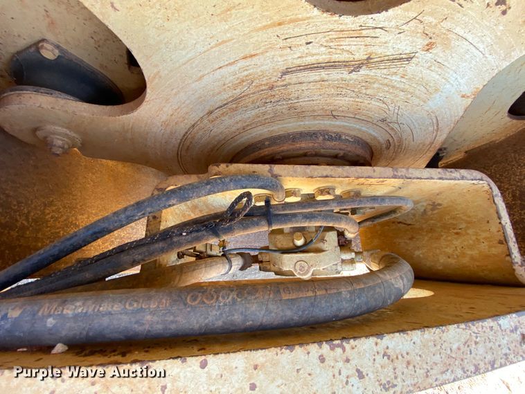 image for item HE9834 2005 Ingersoll Rand SD-70D TF  vibratory single drum roller