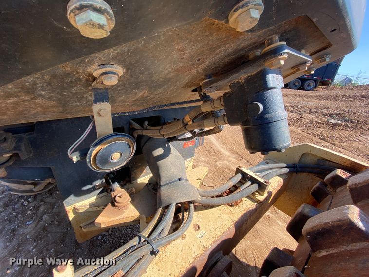 image for item HE9834 2005 Ingersoll Rand SD-70D TF  vibratory single drum roller