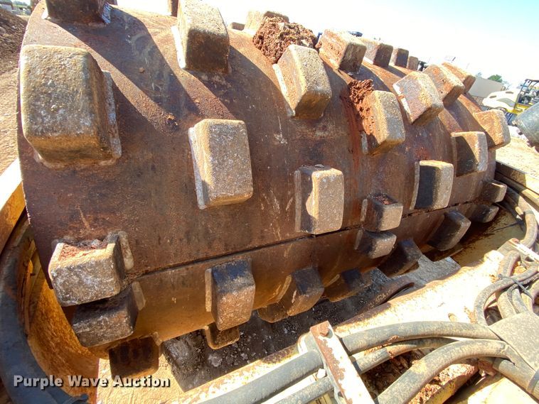 image for item HE9834 2005 Ingersoll Rand SD-70D TF  vibratory single drum roller