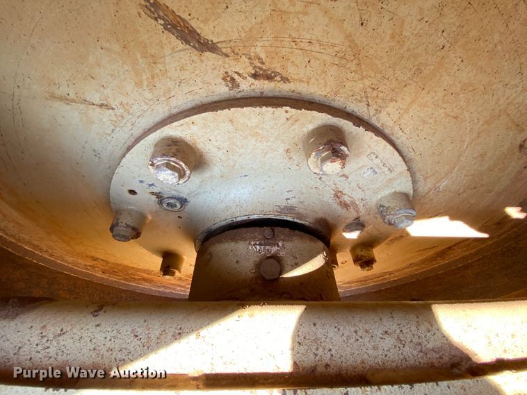 image for item HE9834 2005 Ingersoll Rand SD-70D TF  vibratory single drum roller