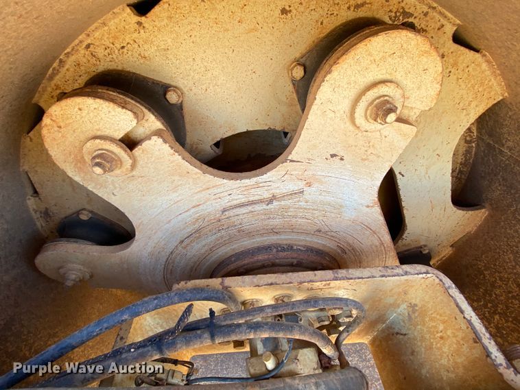 image for item HE9834 2005 Ingersoll Rand SD-70D TF  vibratory single drum roller