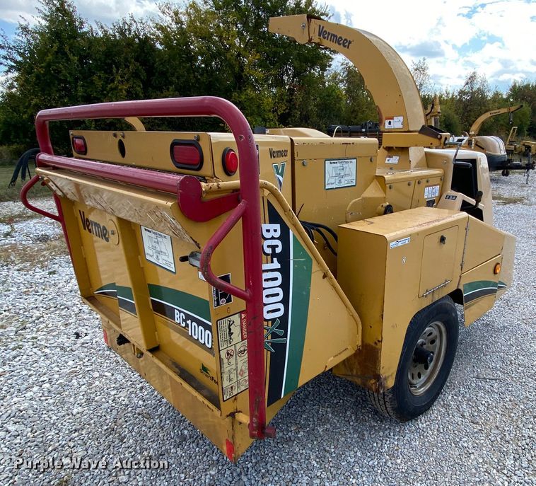 image for item HE9863 2007 Vermeer BC1000XL wood chipper
