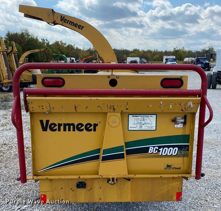 image for item HE9863 2007 Vermeer BC1000XL wood chipper