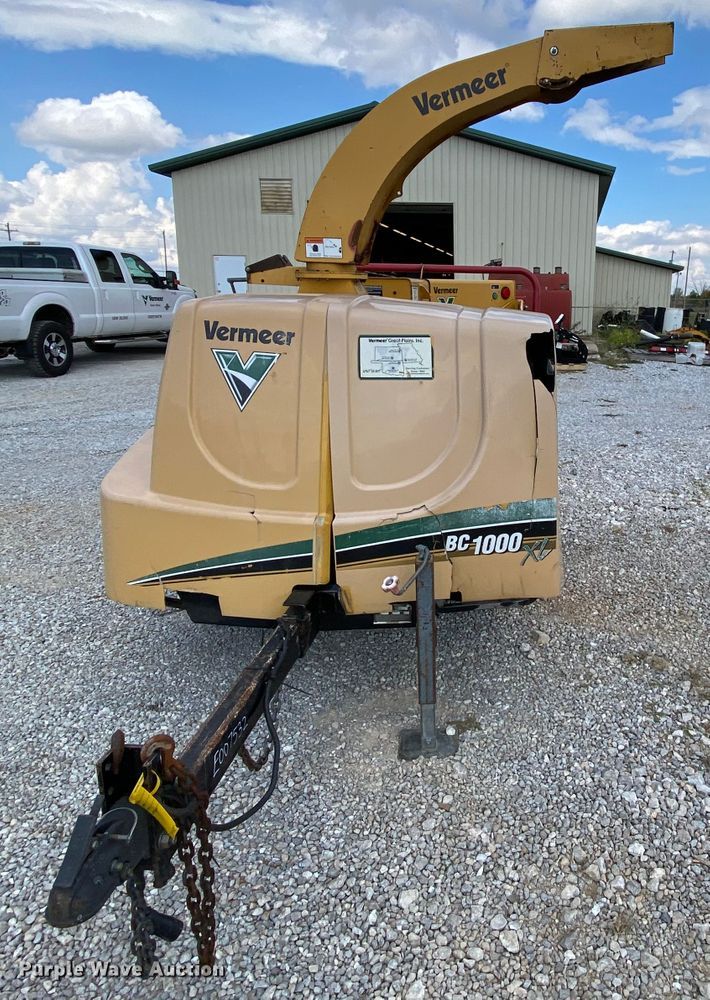 image for item HE9863 2007 Vermeer BC1000XL wood chipper