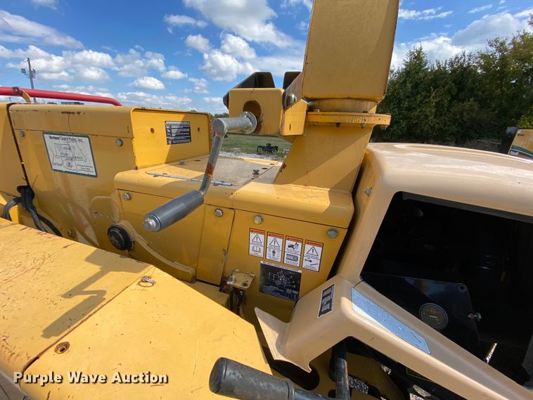 image for item HE9863 2007 Vermeer BC1000XL wood chipper