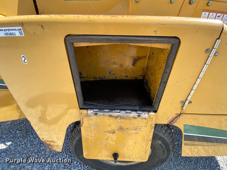 image for item HE9863 2007 Vermeer BC1000XL wood chipper