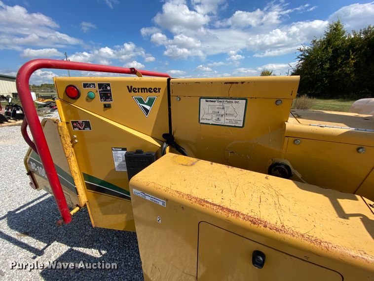 image for item HE9863 2007 Vermeer BC1000XL wood chipper