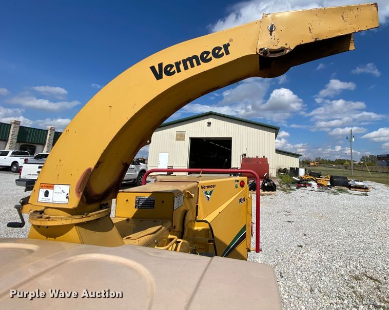 image for item HE9863 2007 Vermeer BC1000XL wood chipper