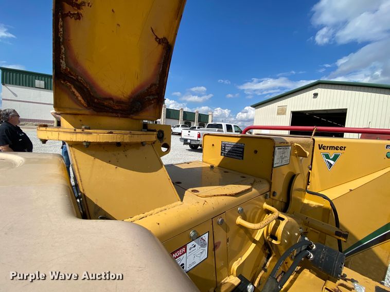 image for item HE9863 2007 Vermeer BC1000XL wood chipper