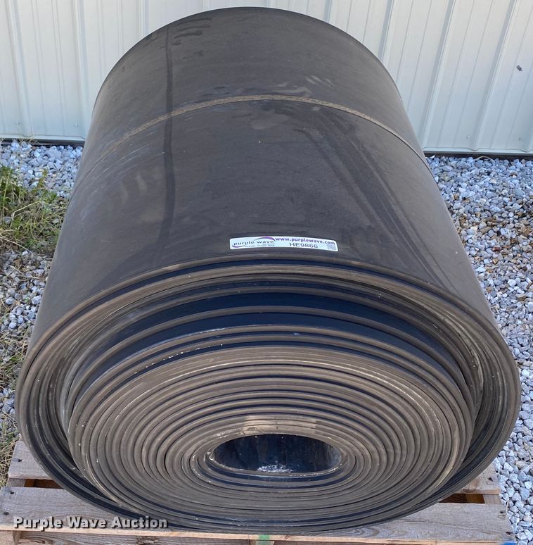 image for item HE9866 Wildcat 626 36"W trommel screen conveyor belt