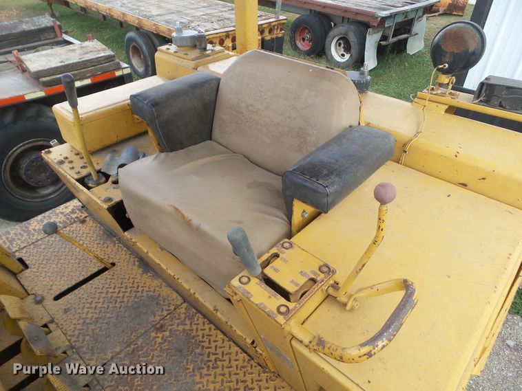 image for item HF9689 1988 Dresser 250E  track loader