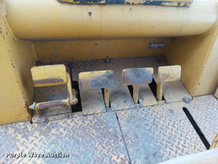 image for item HF9689 1988 Dresser 250E  track loader