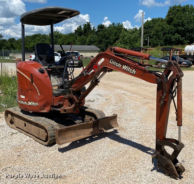 image for item HG9188 2005 Ditch Witch MX202  mini excavator