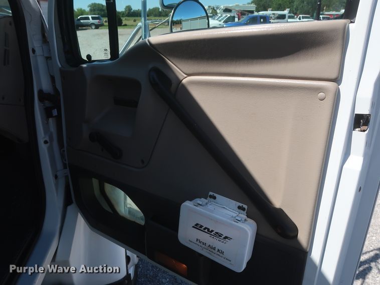 image for item HJ9404 2007 Sterling Acterra  utility truck with crane