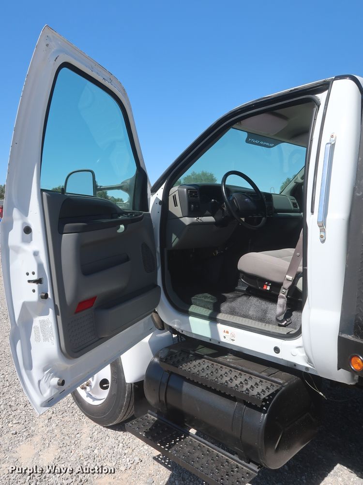 image for item HJ9409 2008 Ford F650 Super Duty XL  flatbed truck