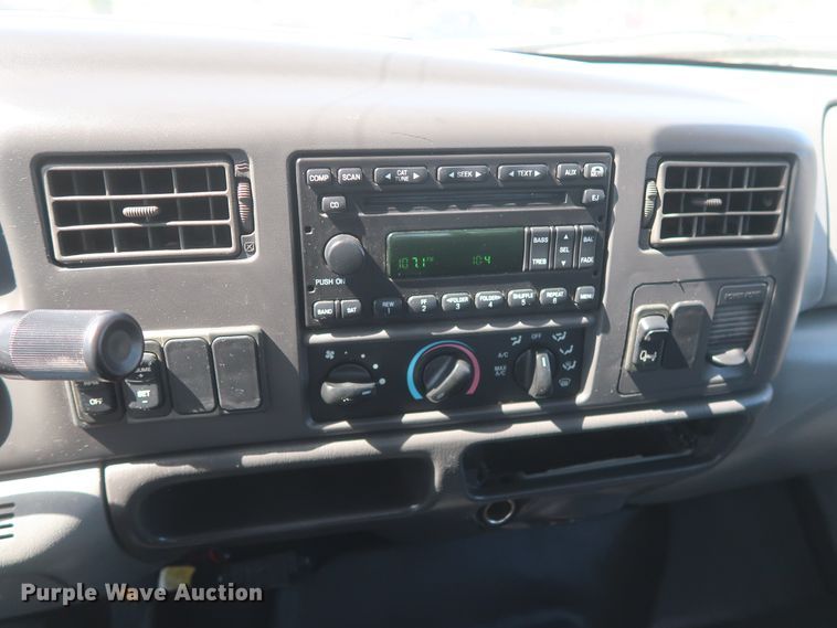 image for item HJ9409 2008 Ford F650 Super Duty XL  flatbed truck