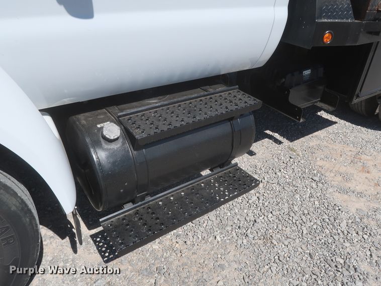 image for item HJ9409 2008 Ford F650 Super Duty XL  flatbed truck